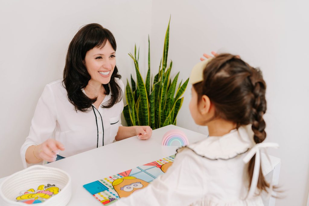 In-home speech therapy session with a speech language pathologist supporting child speech development.