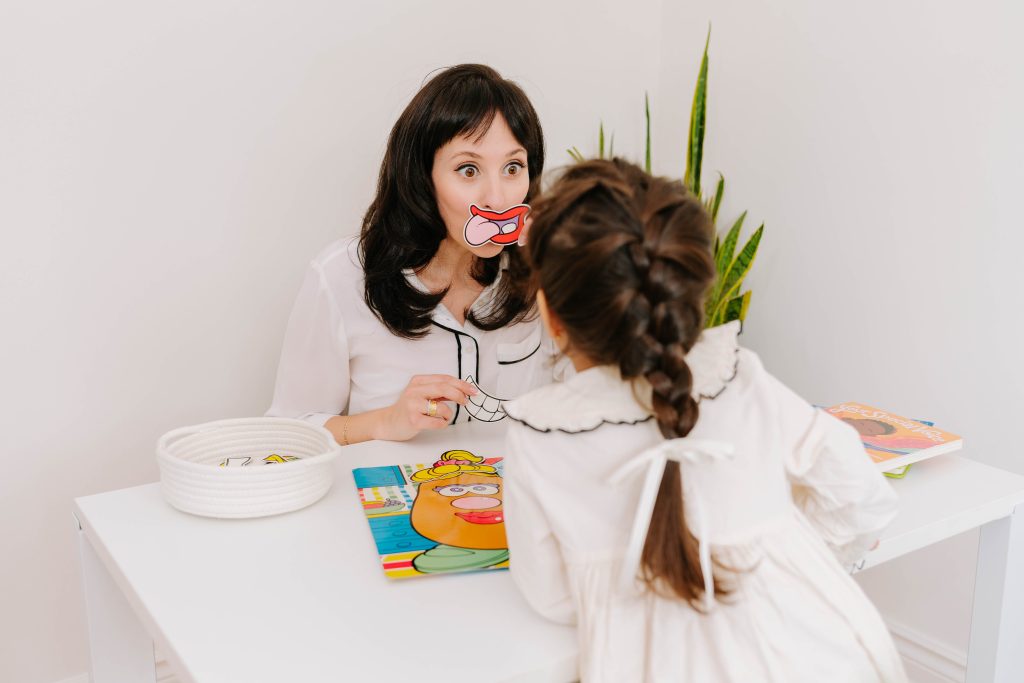 Pediatric speech therapy with a speech language pathologist for toddlers, available in Ottawa, Toronto, Mississauga, and Kitchener.